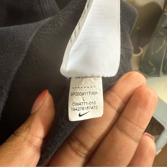 Nike Hoodie Kid's Large Pullover Sportswear Club Logo Bearded Man Black Boy's - Picture 4 of 6